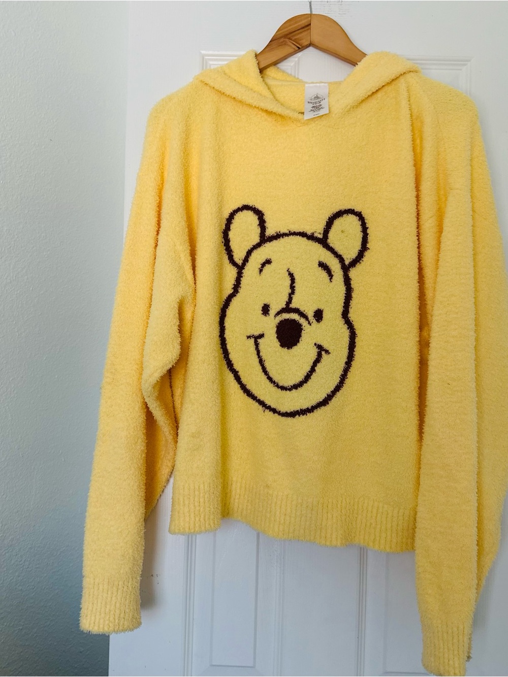 Disney Yellow Winnie the Pooh Crewneck Sweater size XL
